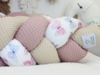 Geflochtene Bettschlange aus Waffelpique Altrosa und Light Sand mit Baumwollsatin Schmetterlinge Aquarell – handgefertigt von Colors of Soul