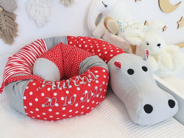 Bettschlange Nilpferd rot/grau als weicher Rundumschutz im Babybett