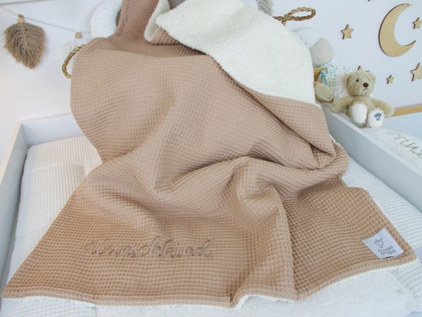 Personalisierte Babydecke - Waffelpique camel / Teddyplüsch creme