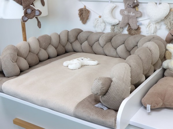 Kombination aus Cord Beige und Fleece Beige – warme, harmonische Farben für eine stilvolle Wickelauflage.