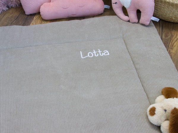 Personalisierte Krabbeldecke aus Cord in Beige mit Namensstickerei