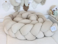 Geflochtene Bettschlange Cord Light Sand im natürlichen Babyzimmer