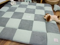 Patchwork Krabbeldecke aus Frottee Dusty Altmint und Waffelpique Hellmint personalisiert