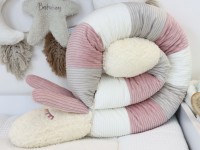 Puckschnecke aus Cord in Creme, Altrosa und Hellbeige – handgemacht für Geborgenheit im Babybett