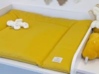 Abwaschbare Wickelauflage in Gelb – handgefertigt, sonnig und pflegeleicht auf Wickelkommode