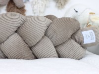 Geflochtene Bettschlange aus Cord in Beige – weicher, strukturierter Stoff im Babyzimmer