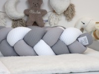 Detailaufnahme geflochtene Bettschlange Waffelpique Grau Weiß