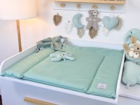 Abwaschbare Wickelauflage in Hellmint – handgefertigt, frisch und pflegeleicht auf Wickelkommode