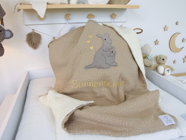 Babydecke personalisiert mit Namen und Känguru