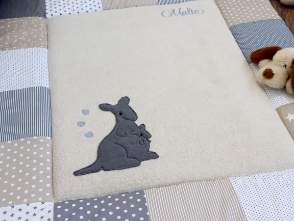 personlisierte krabbeldecke känguru beige patchwork babydecke