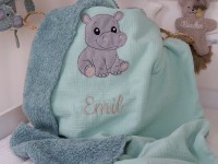 Personalisierte Babydecke mit Nilpferd Applikation aus Musselin und Teddyplüsch