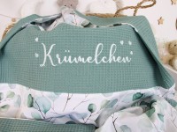 Babydecke personalisiert - Silberdollar-Eukalyptus / Waffelpique altgrün