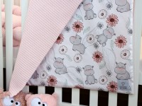 Personalisierte Babydecke - niedliche Nilpferde / Waffelpique hellrosa