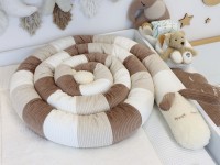 Puckschnecke aus Cord in Creme, Light Sand und Camel für das Babybett