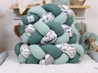 Geflochtene Bettschlange aus Waffelpique Hellmint & Altgrün mit Baumwollsatin Waldfreunde – handgefertigt von Colors of Soul