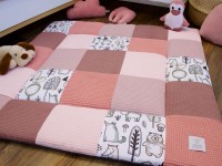 Patchwork Krabbeldecke - Waffelpique rosa / Waldfreunde