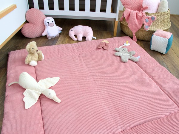 Krabbeldecke aus Cord in Altrosa als weiche Spielunterlage für Babys