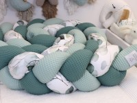 Geflochtene Bettschlange Babybett in Grüntönen mit Baumwollsatin Silberdollar-Eukalyptus – sanfter Rundumschutz