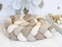 Geflochtene Bettschlange aus Waffelpique in Hellbeige Beige und Dunkelbeige im Babyzimmer