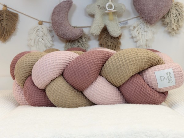 Geflochtene Bettschlange aus Waffelpique in Dunkelbeige, Alte Malve und Altrosa – Seitenansicht