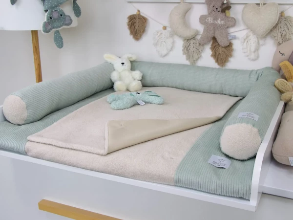 Wickelauflage mit Bezug und klassischer Bettschlange in Cord Mint und Baumwollfleece Beige