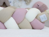 Detailansicht der Waffelpique-Bettschlange Creme–Altrosa–Beige mit sichtbarer Struktur und Stoffqualität.