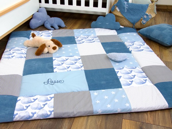 Patchwork Krabbeldecke - blaue Wale Aquarell / Kord blau / hellblau