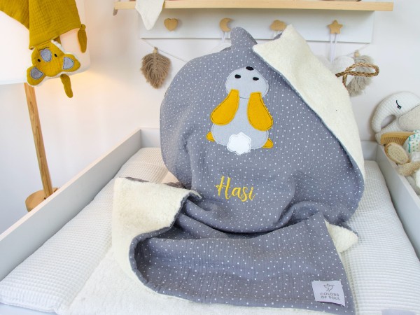 Kuscheldecke mit Namen und Motiv Häschen